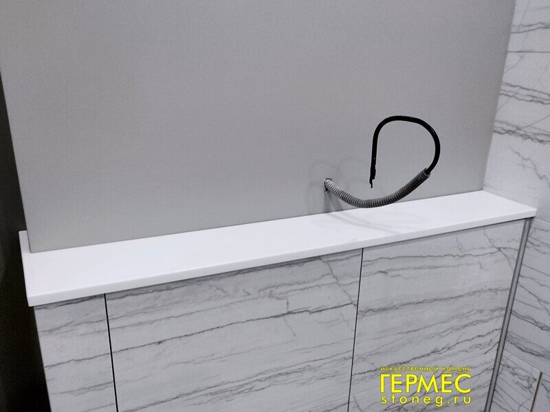 Hi-Macs S028 Alpine White Project  полка для ванной комнаты из искусственного камня 
